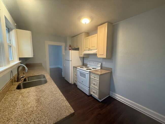 Building Photo - 597 Beech St