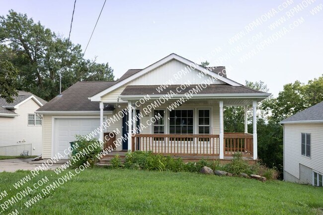 Primary Photo - CLOSE TO RACCOON RIVER PARK!! 3 Bed, 2 Bat...