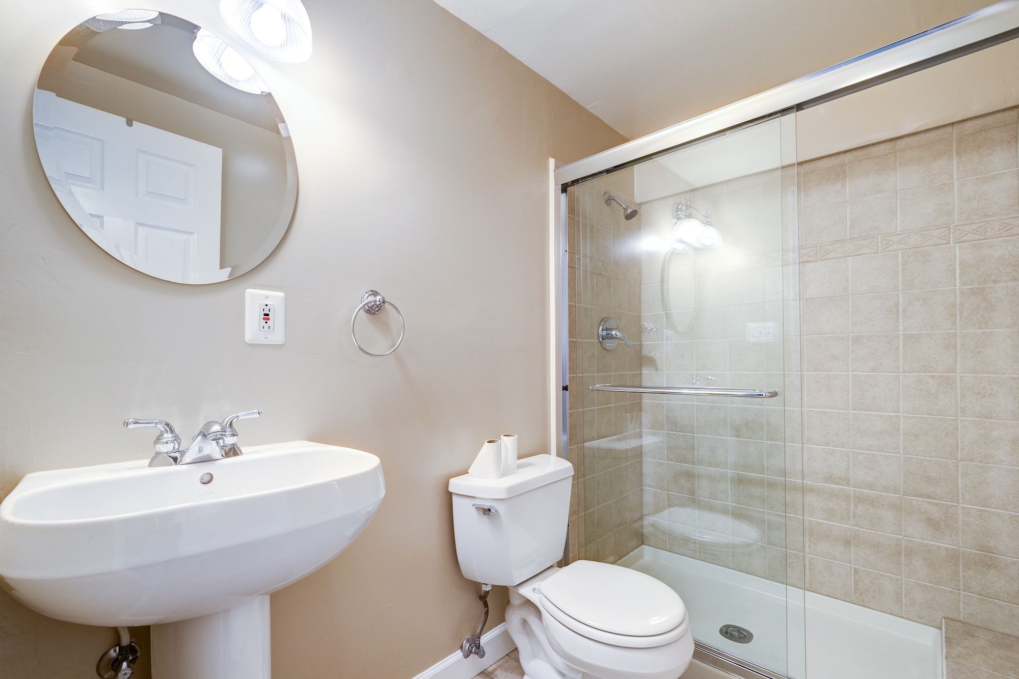 LL BATH - 450 Randolph St NW
