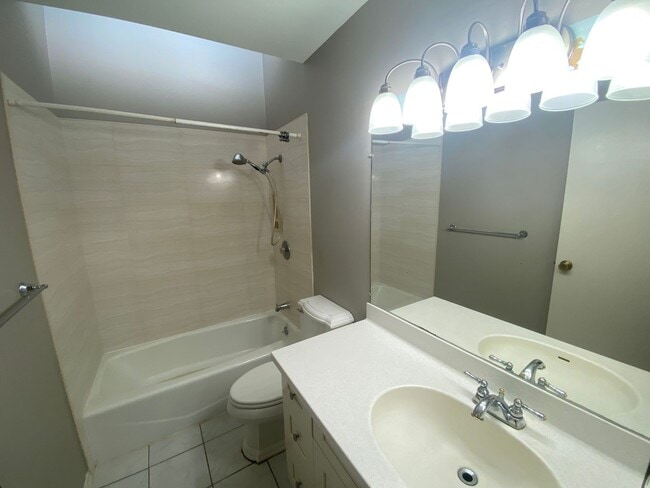 Building Photo - 019WHI