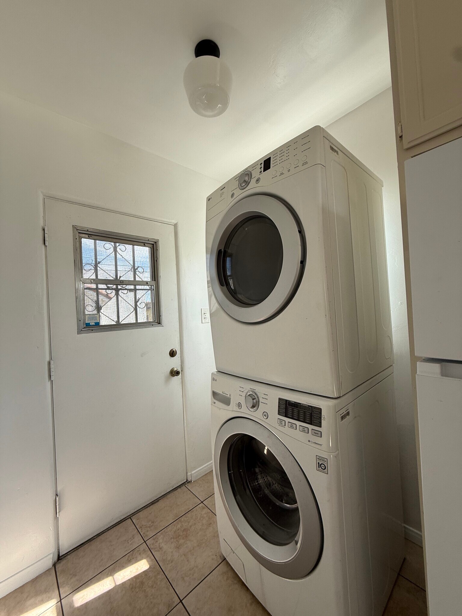 Building Photo - 5854 Arlington Ave