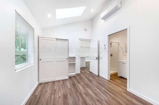 Building Photo - 420 N Batavia St