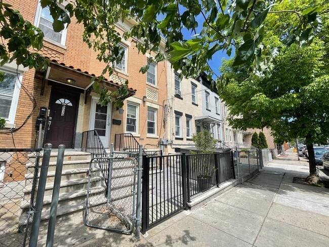 Building Photo - 6041 Palisade Ave