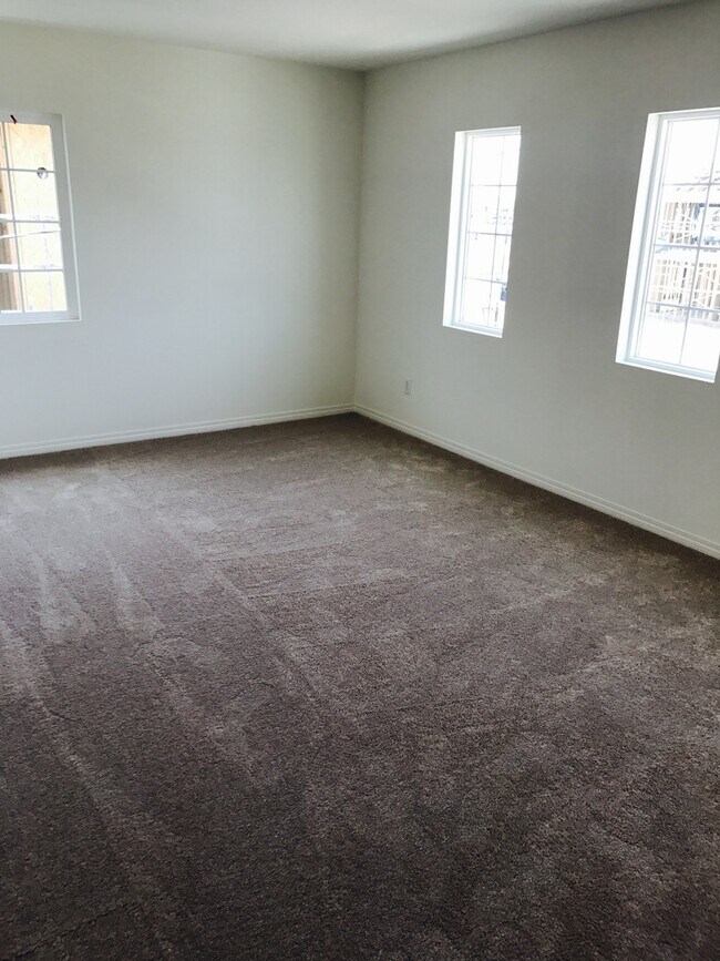 Building Photo - Upgraded Brand new 5 bed home in RiverBend community with spectacular view, Eastvale schools