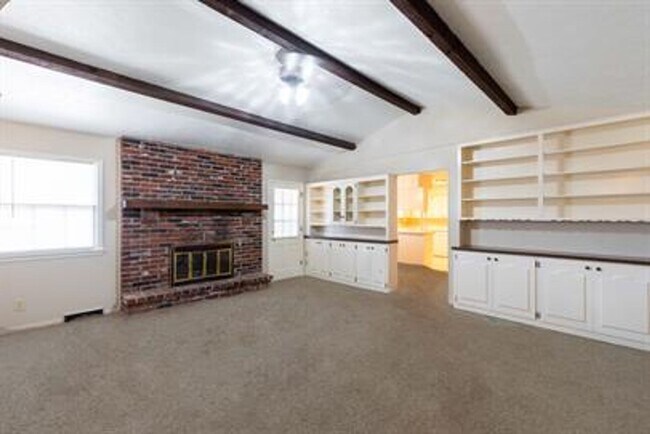 Building Photo - PRE-LEASING! Southeast Springfield 3 Bedroom, 2 Bathroom
