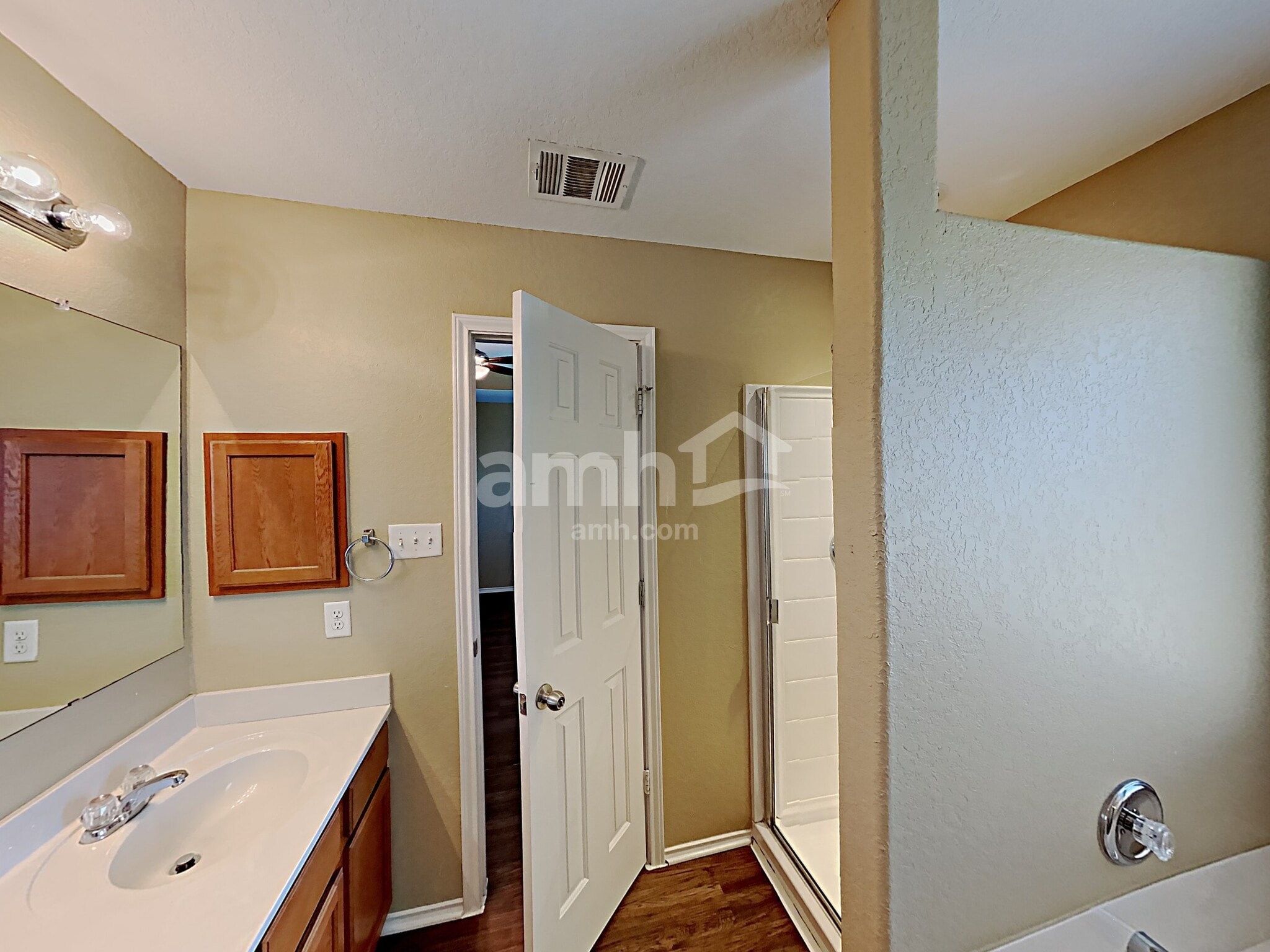 Building Photo - 9239 Pacific Maple