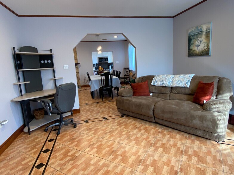 Building Photo - 247 Montclair Ave