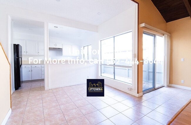 Building Photo - Townhome - 3 Bedrooms-2 Baths - Santa Ana
