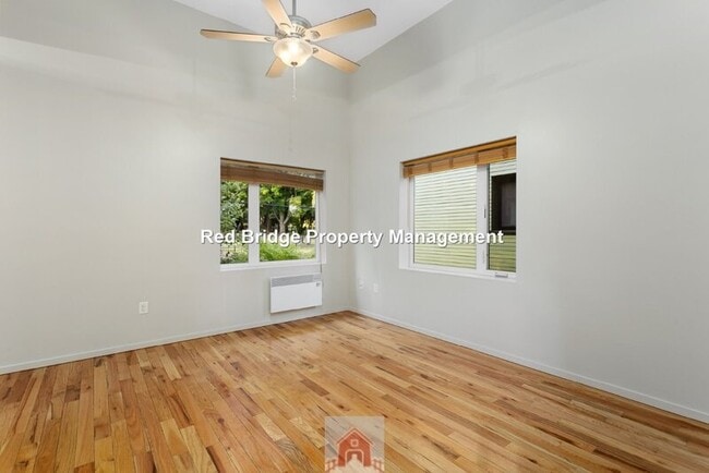 Building Photo - 2320 SE Morrison St