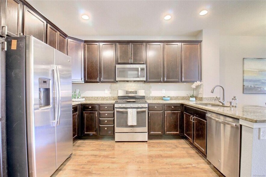 Building Photo - 2061 W 67th Pl