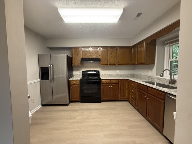 Building Photo - 3003 Amidon Dr