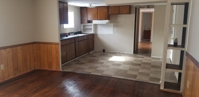 Building Photo - Single wide trailer in Laurens