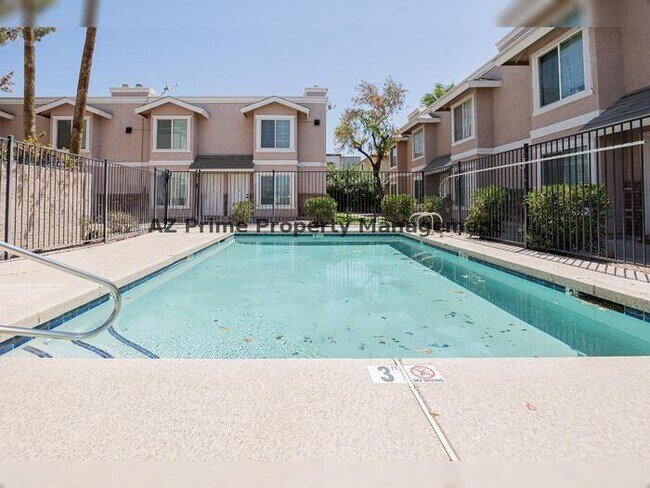 Building Photo - 1055 W 5th St