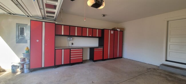 Building Photo - 125 S Ash St