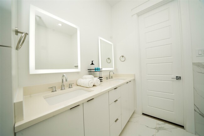 Building Photo - 4607 Edmund St