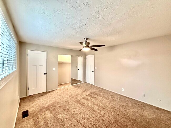 Building Photo - 359 N 100 W