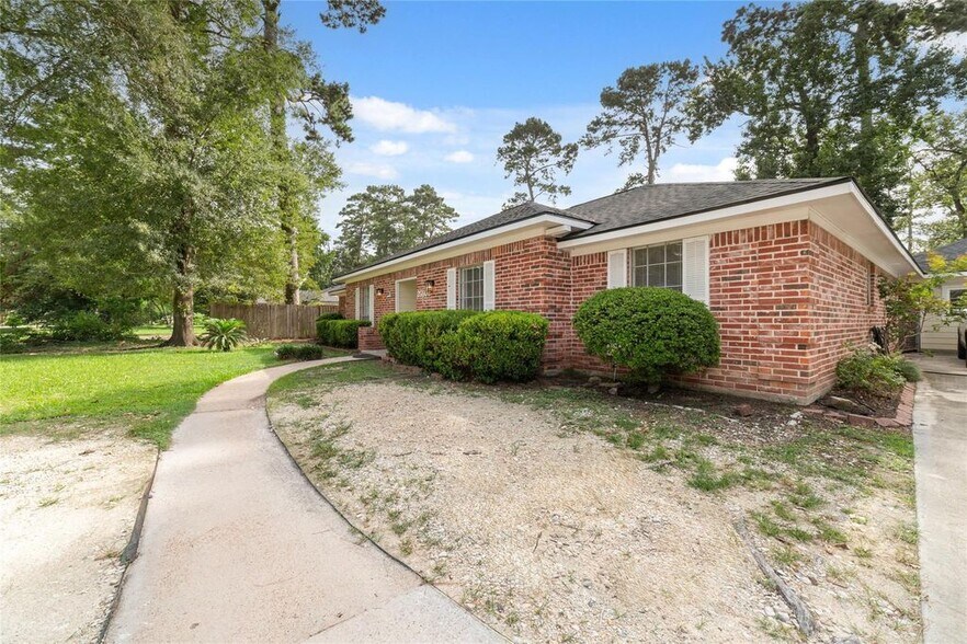 Building Photo - 25602 Oakhurst Dr