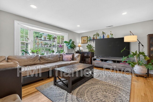 Building Photo - 74 Hurlburt St