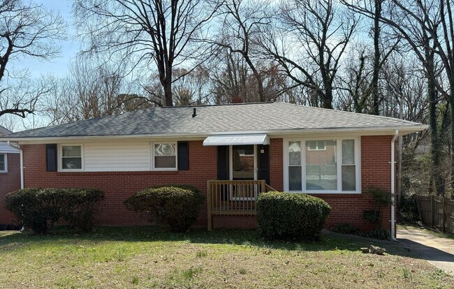 Building Photo - 828 Willow Pl