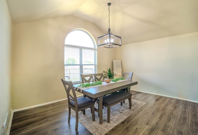 Building Photo - Beautiful 4-Bedroom Home with Spacious Bac...