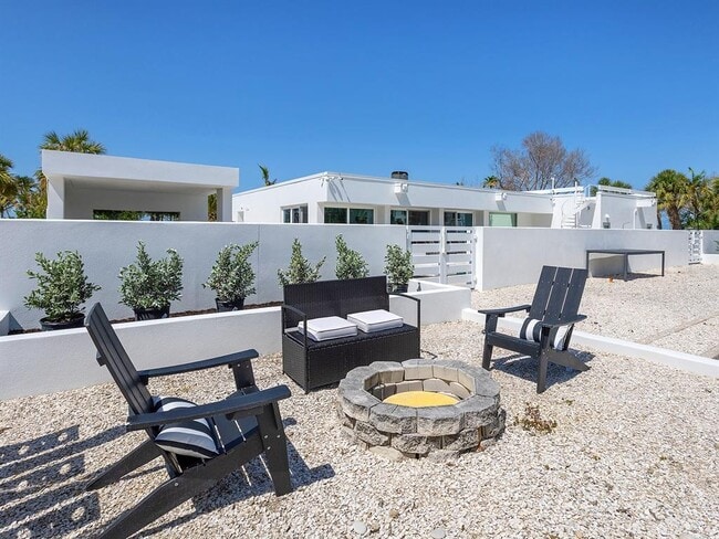 Building Photo - 7647 Sanderling Rd