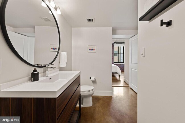 Building Photo - 916 G St NW