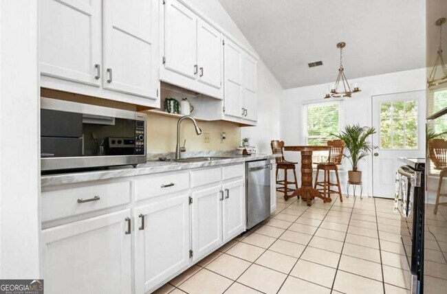 Building Photo - 3049 Heathgate Ct