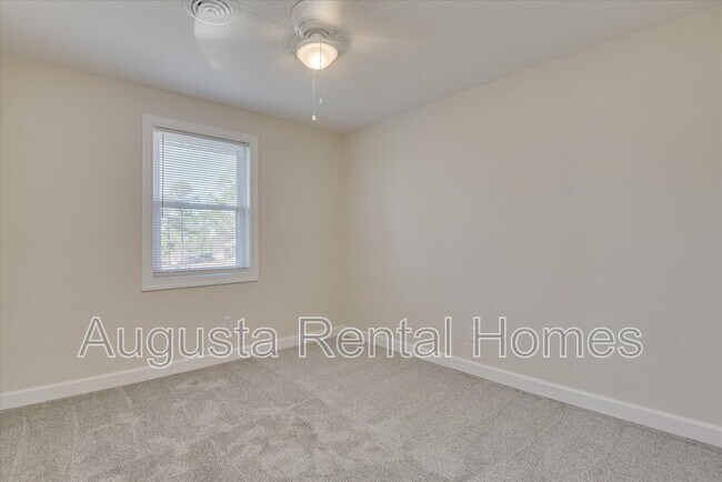 Building Photo - 2336 Prague Ct