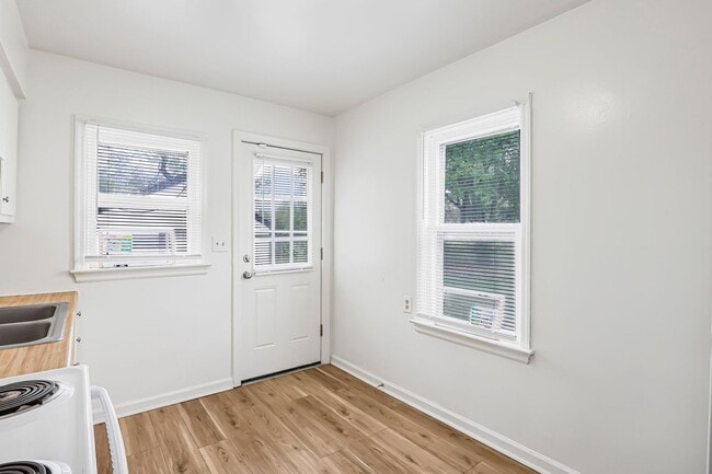 Building Photo - Newly Renovated - 3 Bed, 1.5 Bath Single-Family Home w/ Garage!!