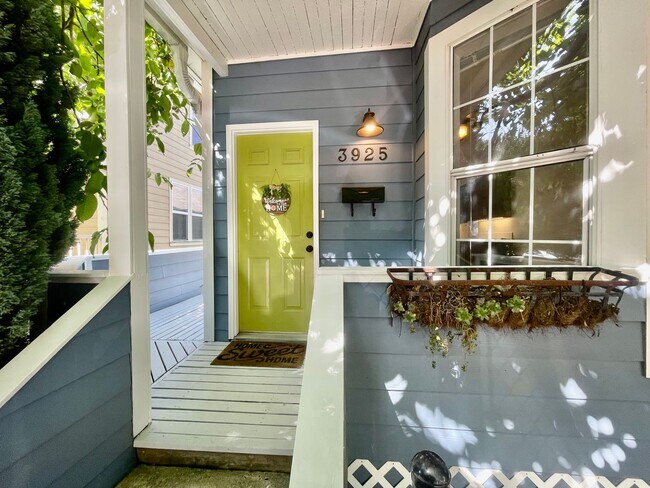 Building Photo - Prime Location! Modern 2BD/1 BA with A/C & EV Charging Steps from Mississippi