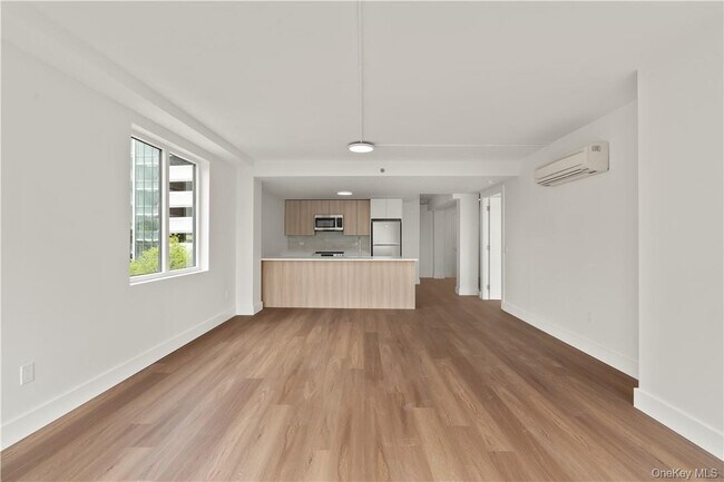 Building Photo - Ten Lyon Pl