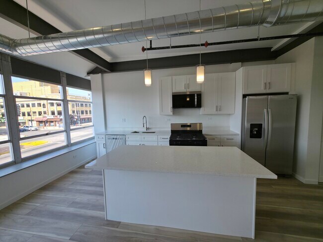 Building Photo - 2202 Lombard Ave