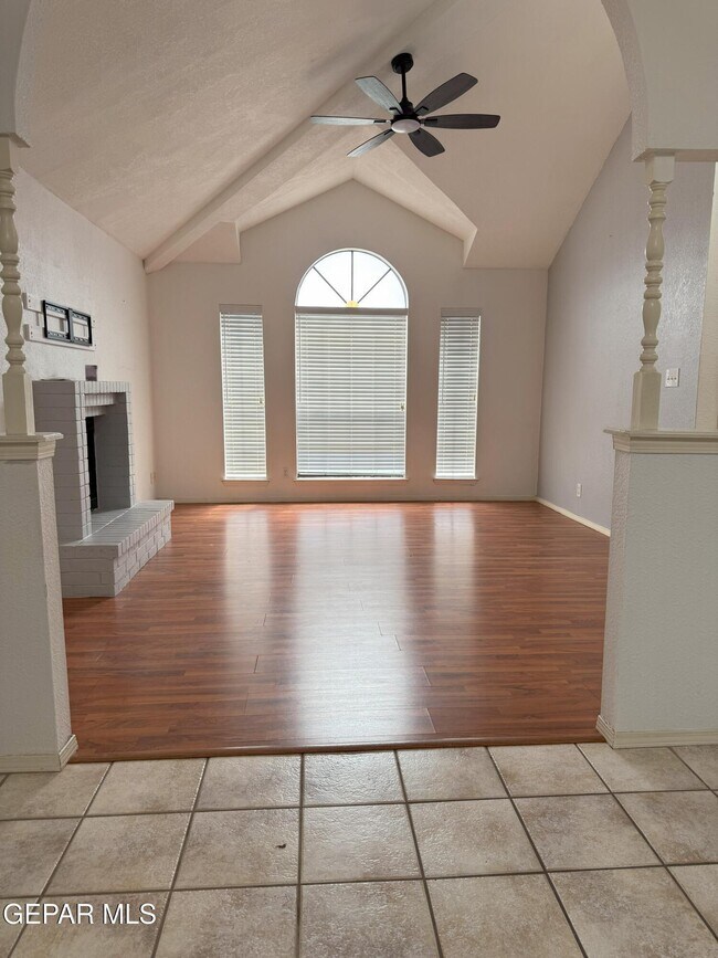 Building Photo - 6909 Canyon Run Dr