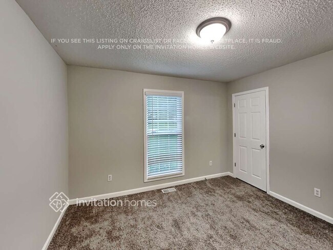 Building Photo - 2686 Candler Dr