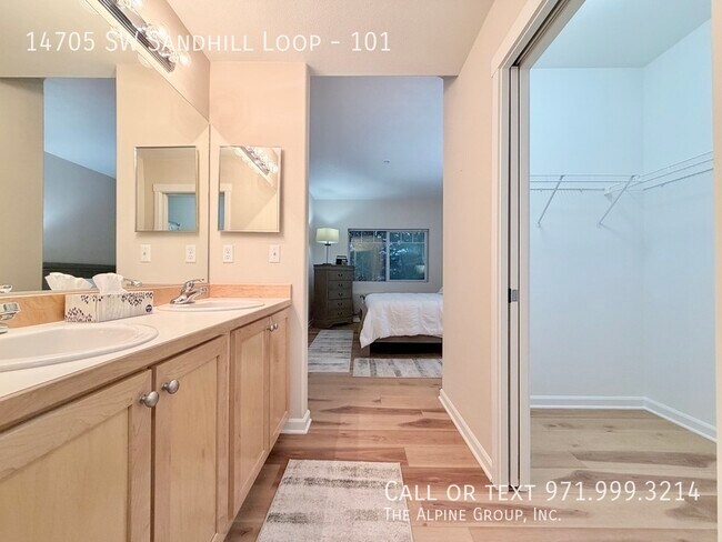 Building Photo - 14705 SW Sandhill Loop