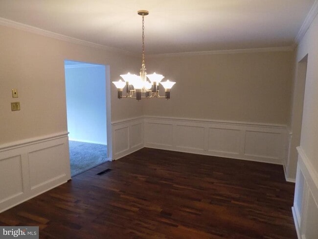 Building Photo - 702 Towne Center Dr