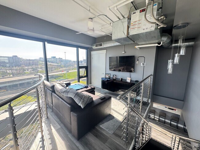 Building Photo - Desirable Union Square Corner Penthouse!