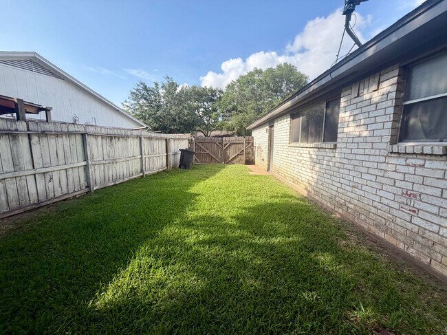 Building Photo - 12511 Laleu Ln