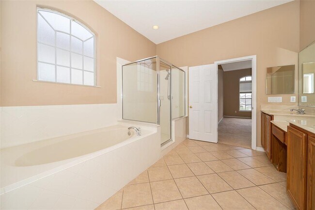 Building Photo - 2335 Cedar Garden Dr