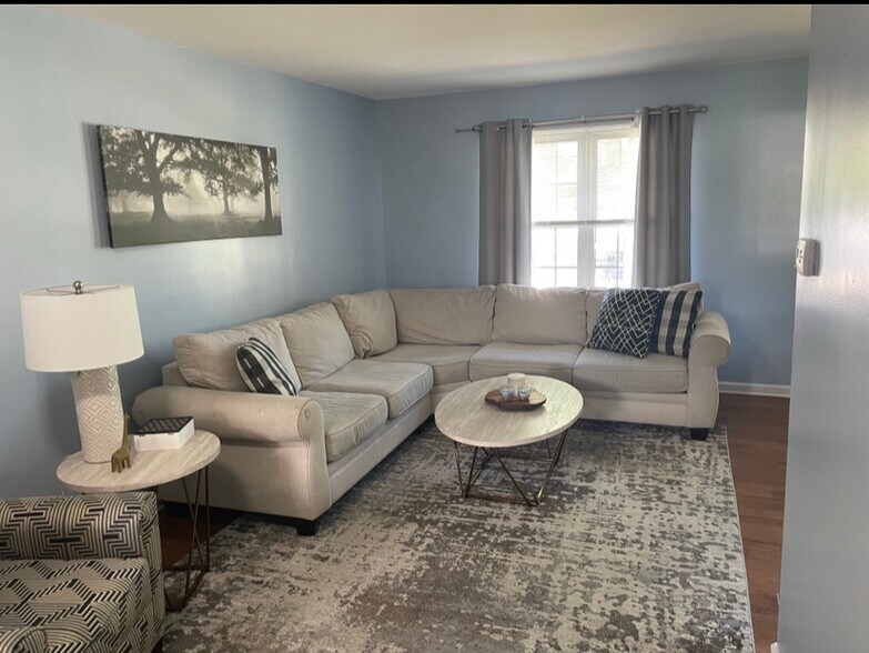 Building Photo - 183 Cynthia Dr