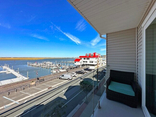 Building Photo - 9416 Amherst Ave