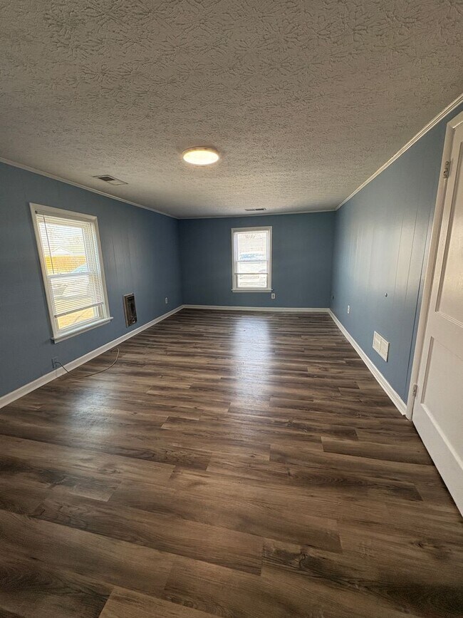 Building Photo - 1303 Collett Ln