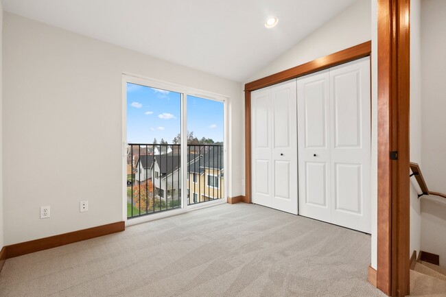 Building Photo - Immaculate West Seattle Townhome