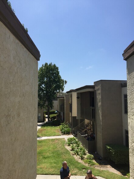 Building Photo - 432 Edgehill Ln