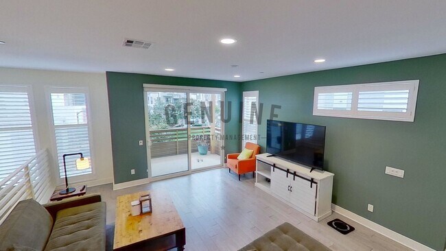Building Photo - Beautifully Furnished 3Bd 3.5Ba Condo in Costa Mesa