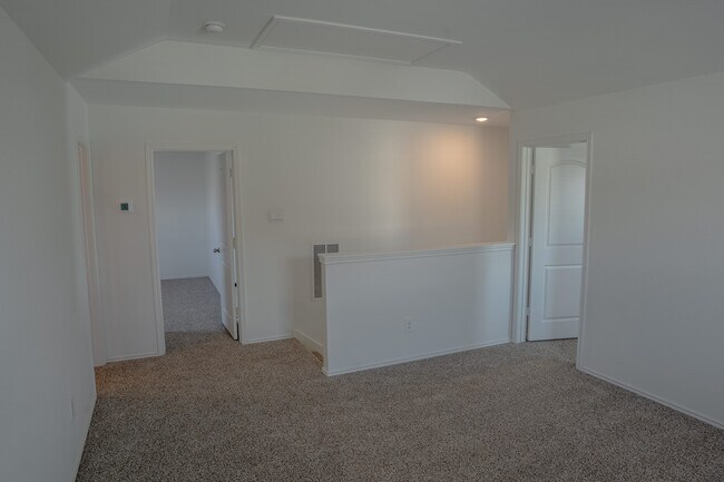 Building Photo - 5746 Hampton Vly Dr