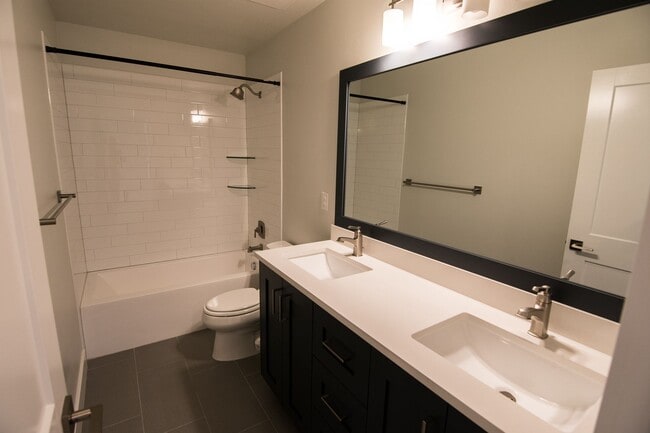 Building Photo - Gorgeous 2-Story Home In a Gated Community!