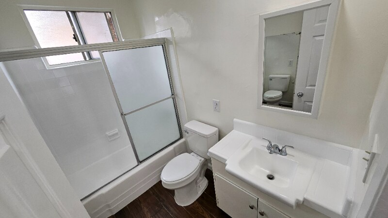 Building Photo - 866 W 126th St