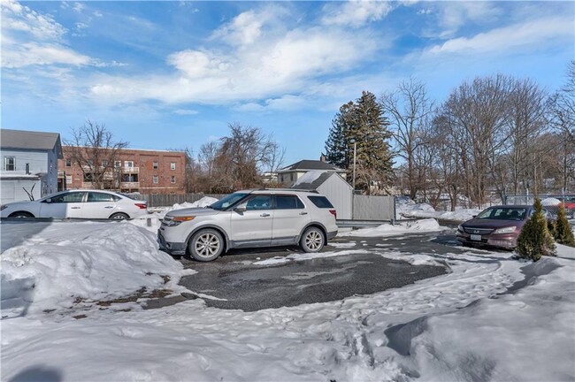 Building Photo - 1070 Main St