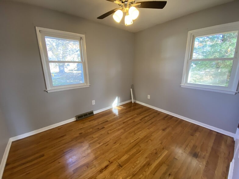 Building Photo - 2761 Skeies Dr